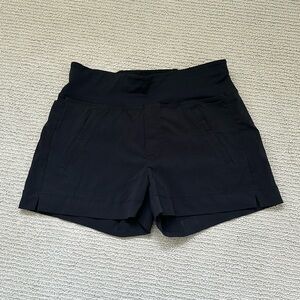 Athleta Women’s Trekkie North Short,  Black, Size 2